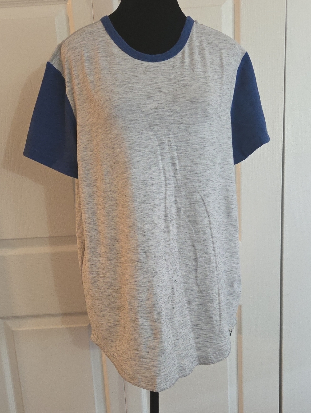 American Eagle Outfitters Active Flex Heather Tee with Blue Trim